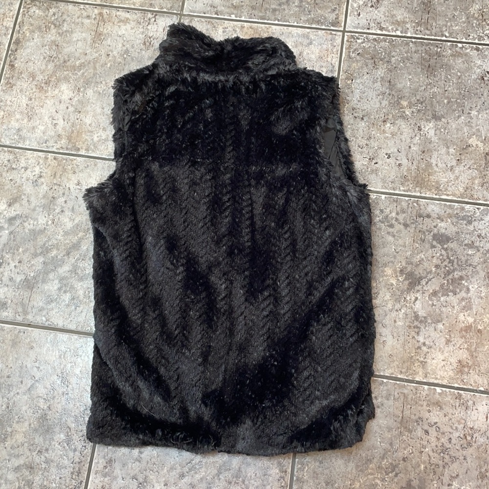Wildflower Faux Fur Vest - Picture 10 of 10